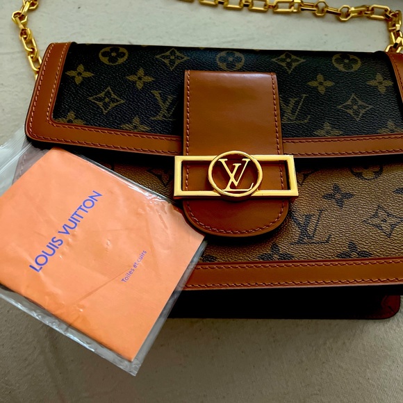 Louis Vuitton Daphne Original price $3800 Selling for $2800 - Picture 1 of 1
